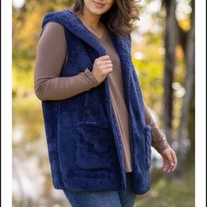 NWOT Zenana Outfitters Faux Fur Hooded Open Front Vest